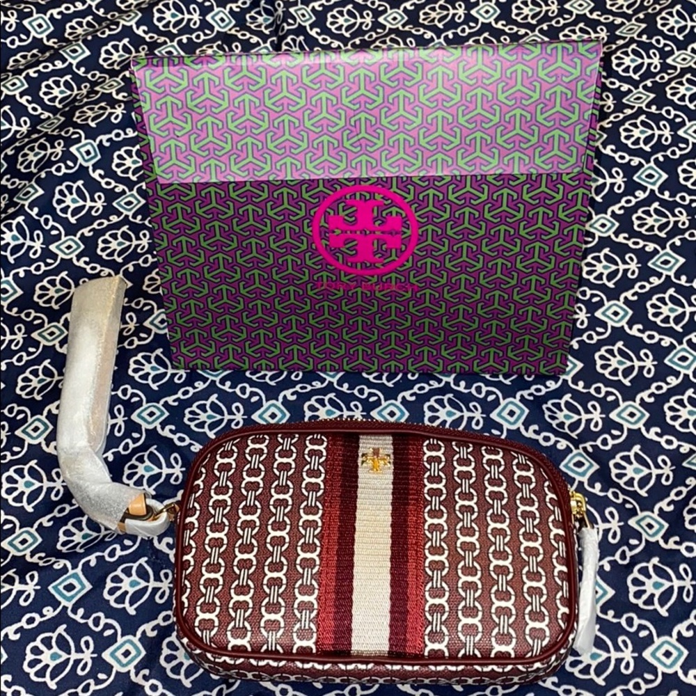 NWT Tory Burch Gemini Link Canvas Wristlet